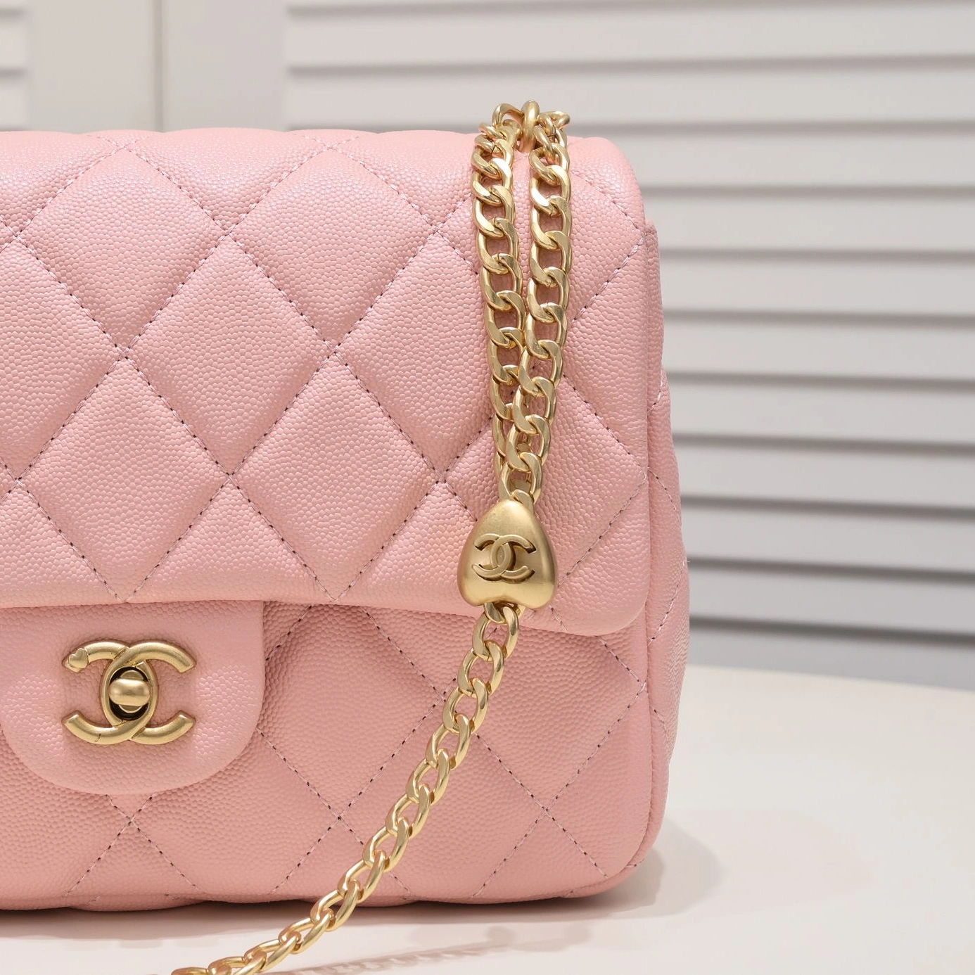 Chanel AAA Quality Messenger Bags For Women Minimalist 465