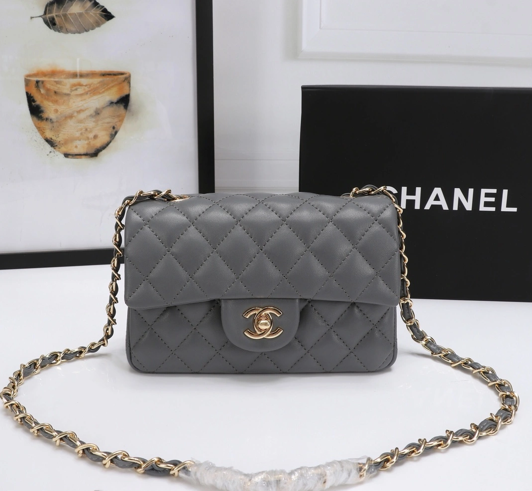 Chanel AAA Quality Messenger Bags For Women Minimalist 5830