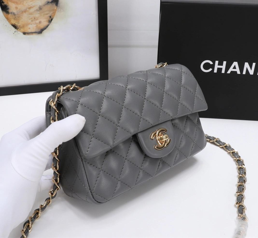 Chanel AAA Quality Messenger Bags For Women Minimalist 5830