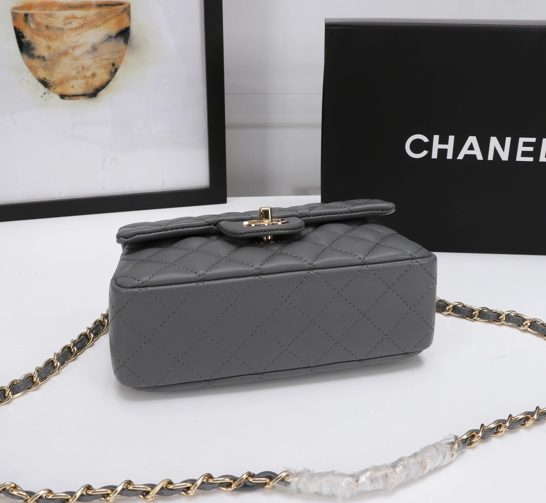 Chanel AAA Quality Messenger Bags For Women Minimalist 5830