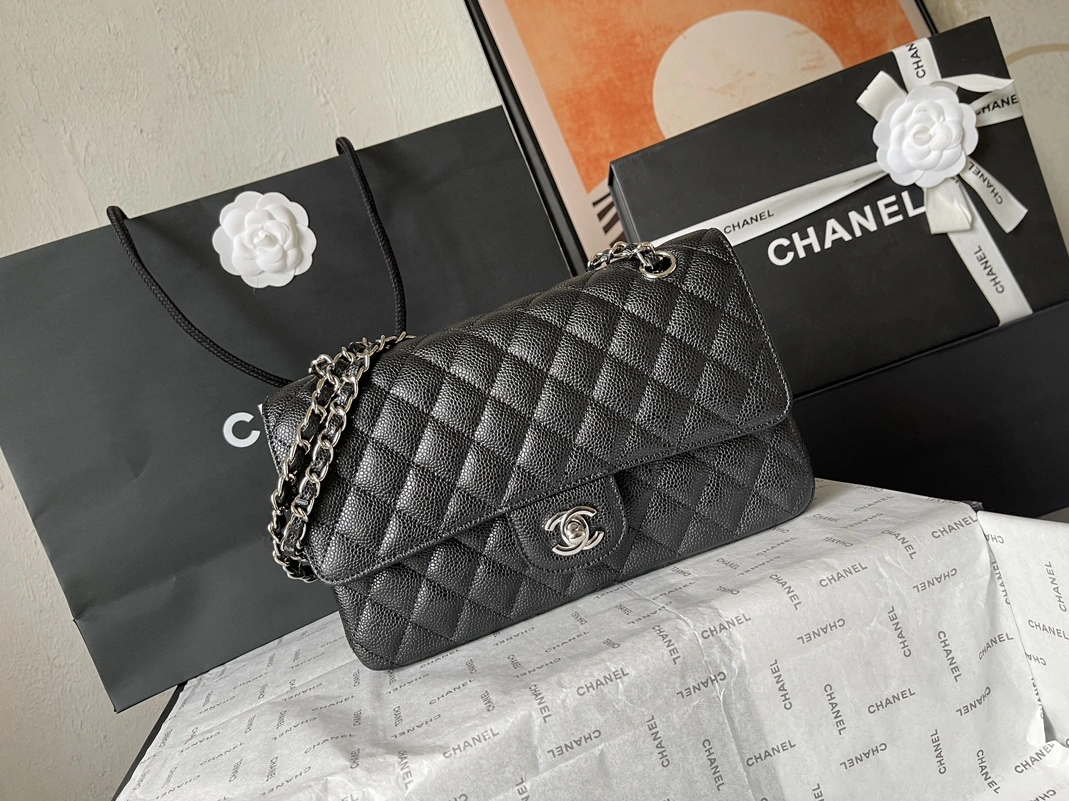 Chanel AAA Quality Messenger Bags For Women Minimalist 6665