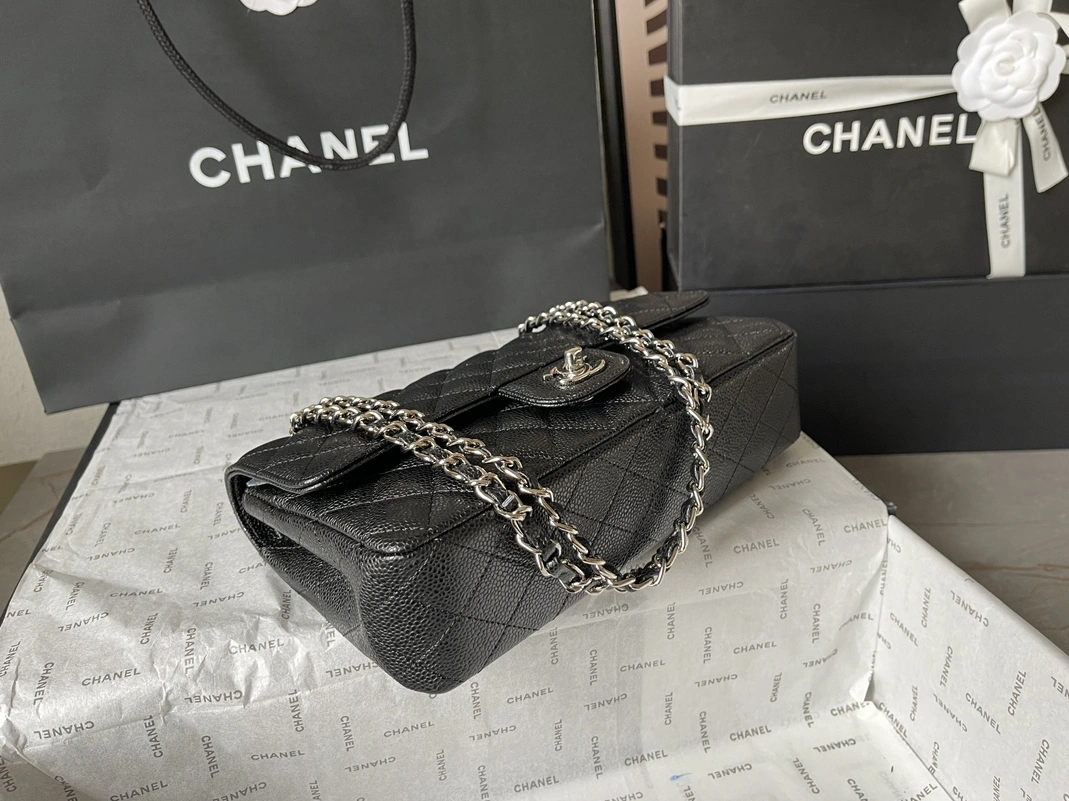 Chanel AAA Quality Messenger Bags For Women Minimalist 6665