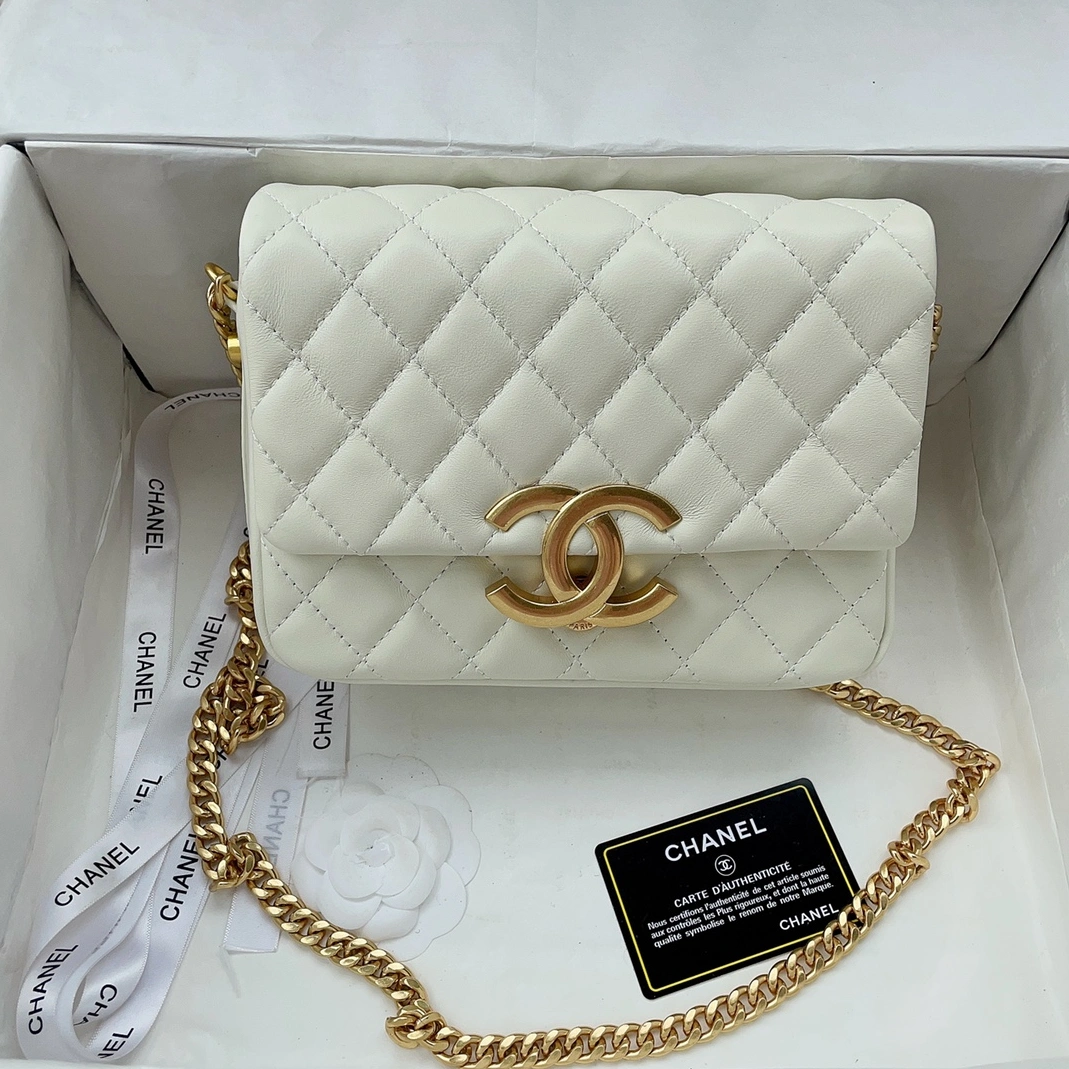 Chanel AAA Quality Messenger Bags For Women Modern 5940