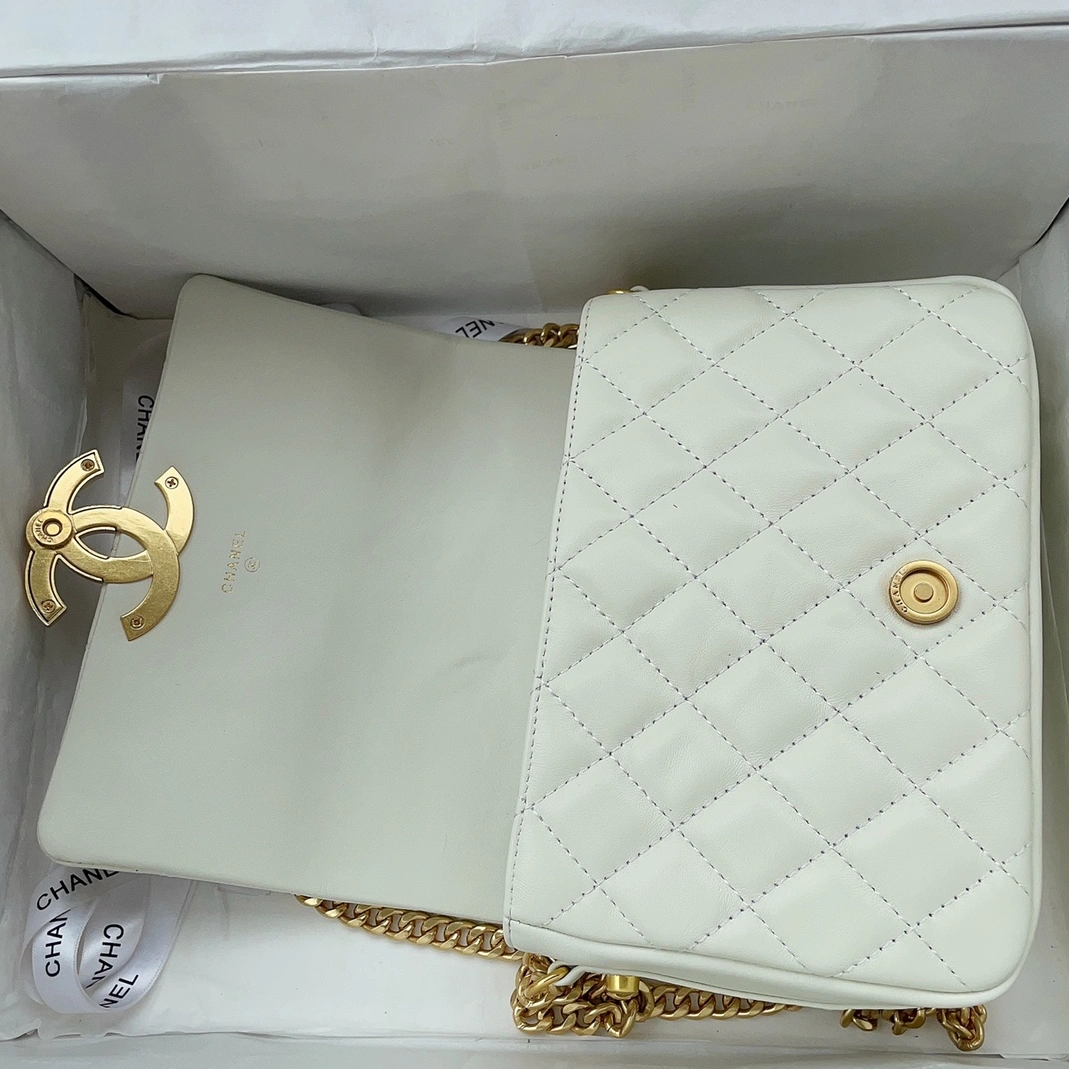 Chanel AAA Quality Messenger Bags For Women Modern 5940
