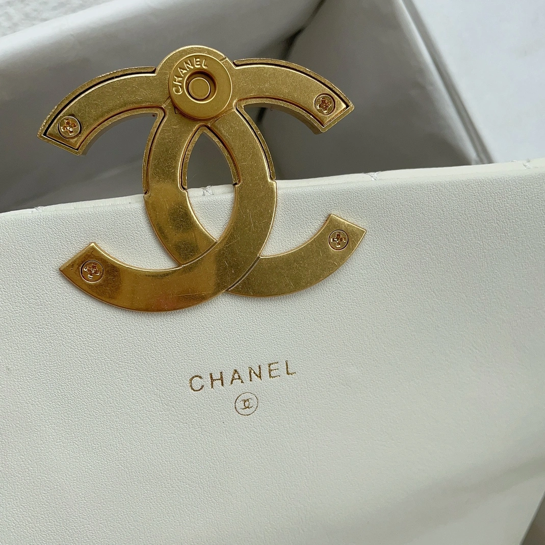 Chanel AAA Quality Messenger Bags For Women Modern 5940