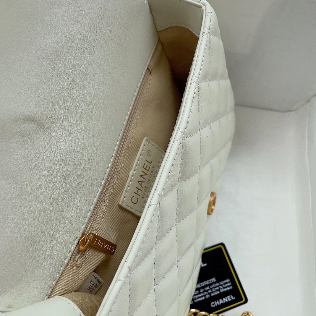 Chanel AAA Quality Messenger Bags For Women Modern 5940