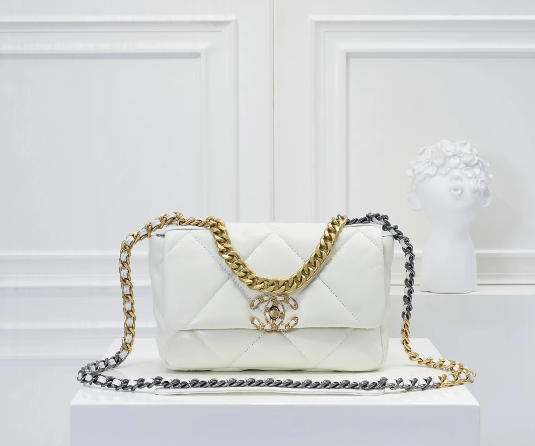 Chanel AAA Quality Messenger Bags For Women NewStyle 4428