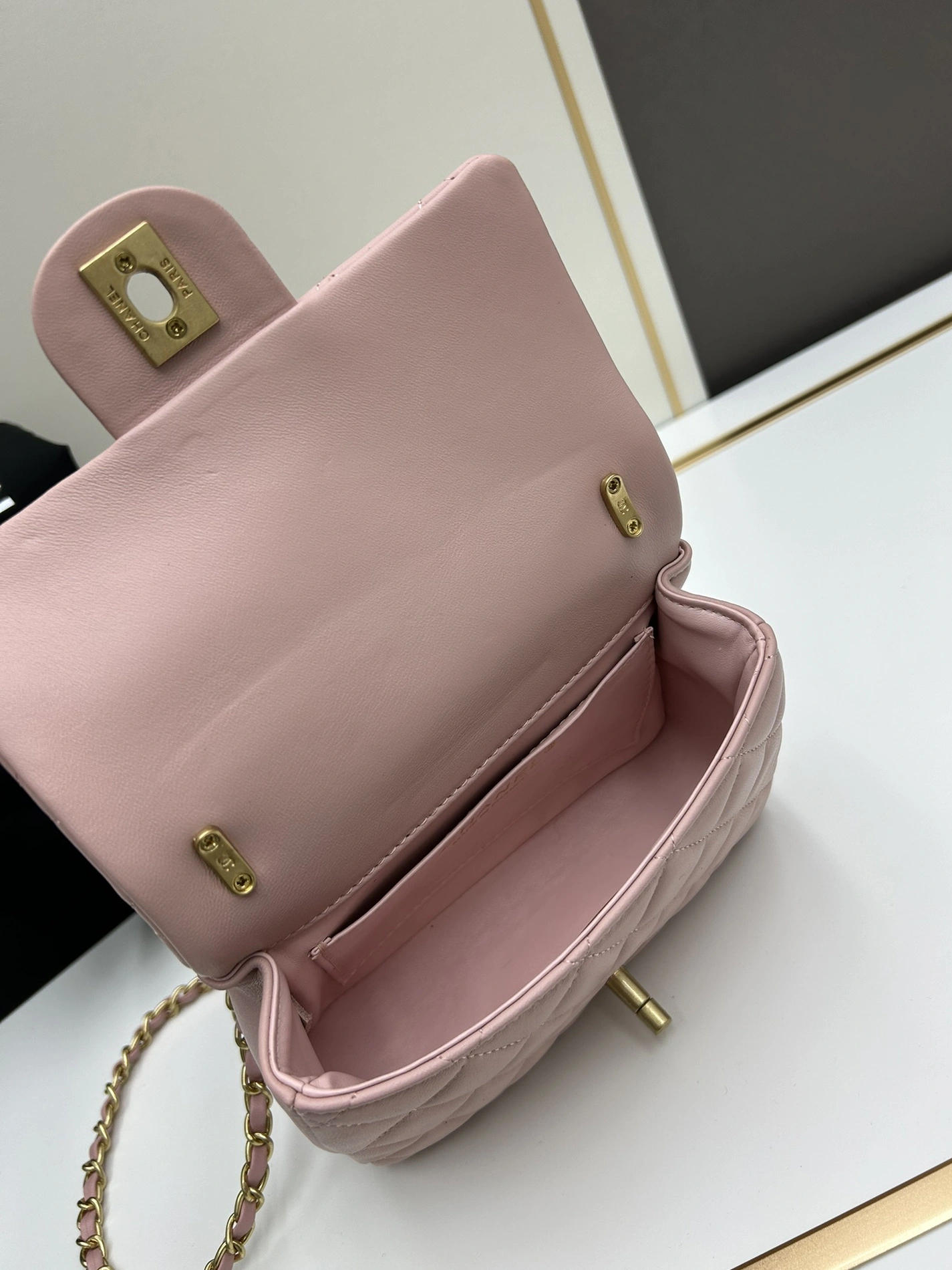 Chanel AAA Quality Messenger Bags For Women Popular 137