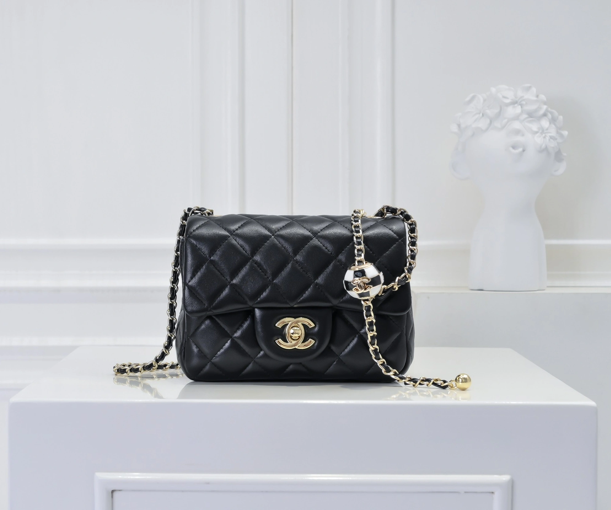 Chanel AAA Quality Messenger Bags For Women Practical 4653