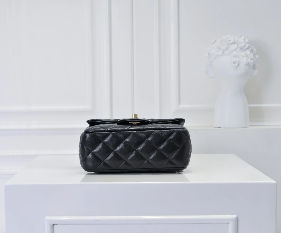 Chanel AAA Quality Messenger Bags For Women Practical 4653