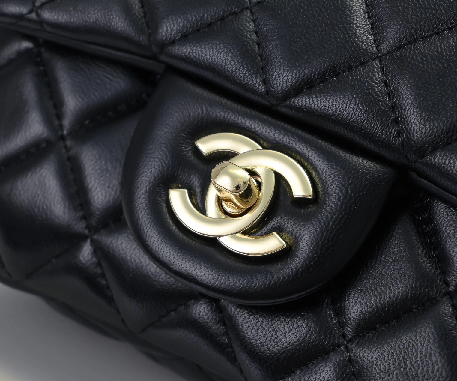 Chanel AAA Quality Messenger Bags For Women Practical 4653