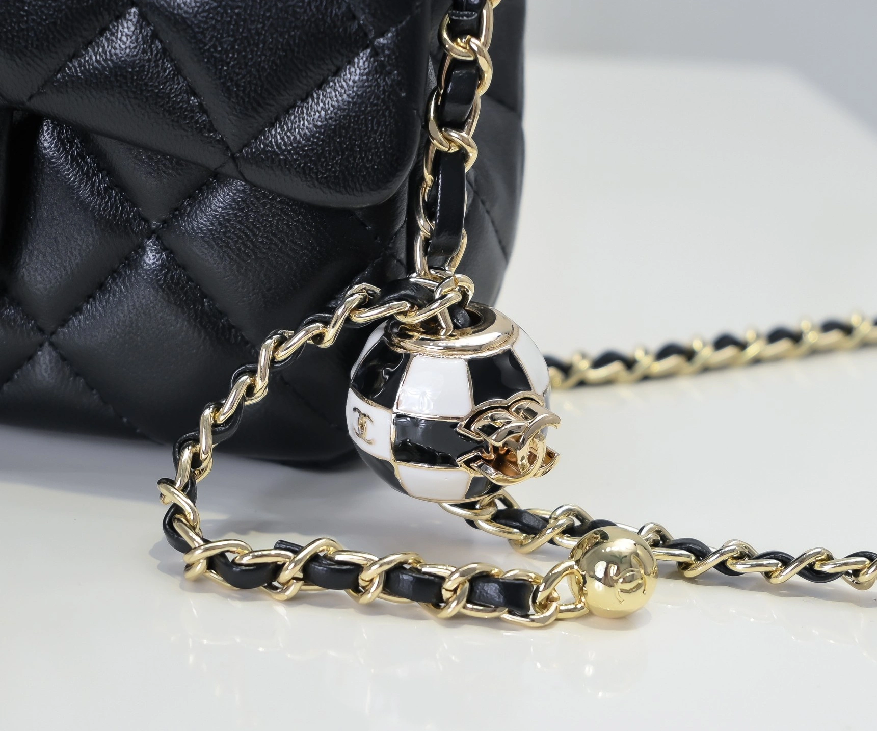 Chanel AAA Quality Messenger Bags For Women Practical 4653