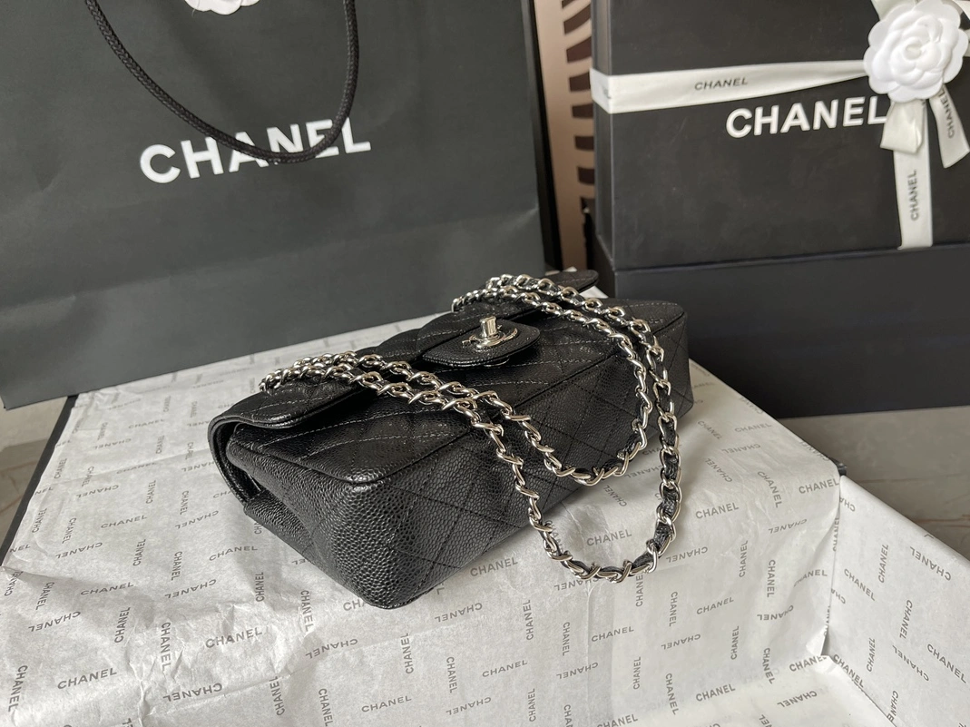 Chanel AAA Quality Messenger Bags For Women Reliable 5947