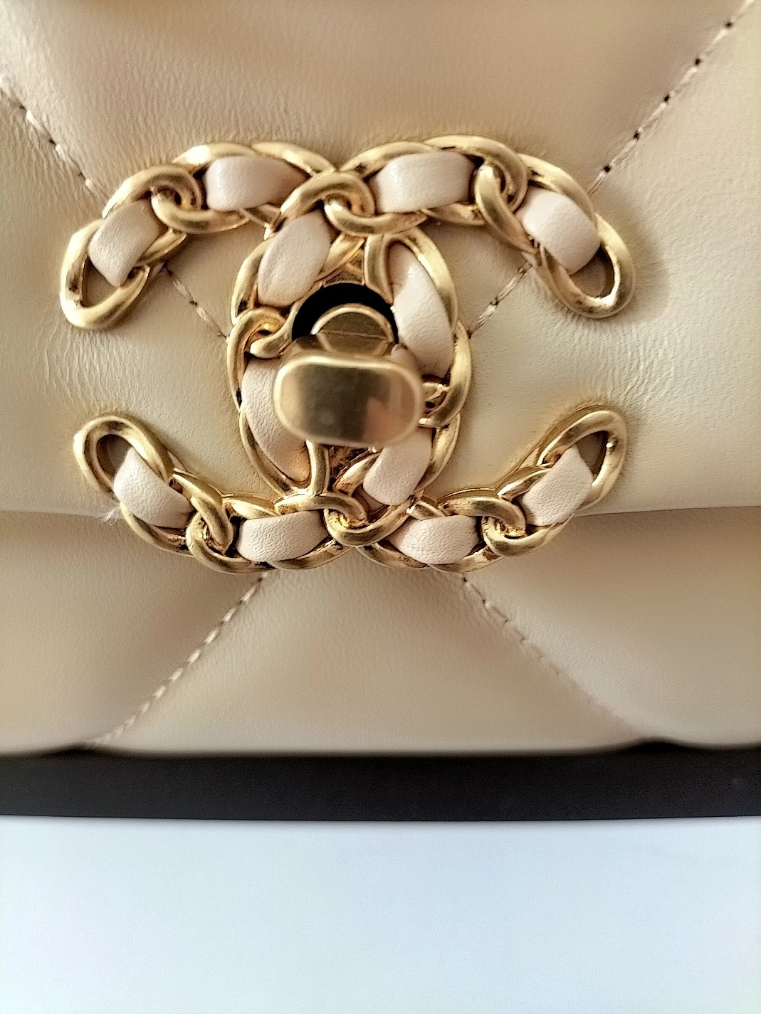 Chanel AAA Quality Messenger Bags For Women Resilient 4328