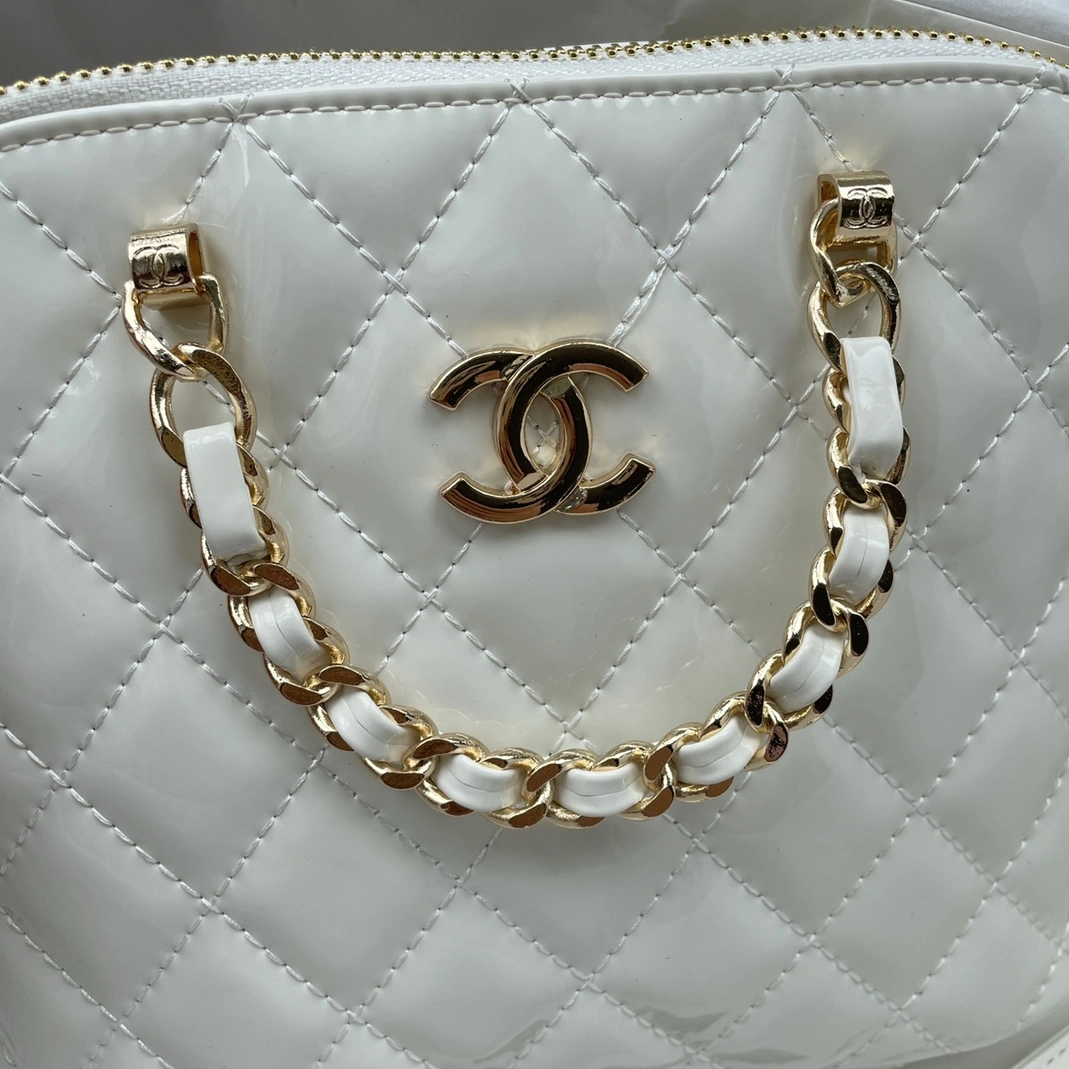 Chanel AAA Quality Messenger Bags For Women Resilient 4503