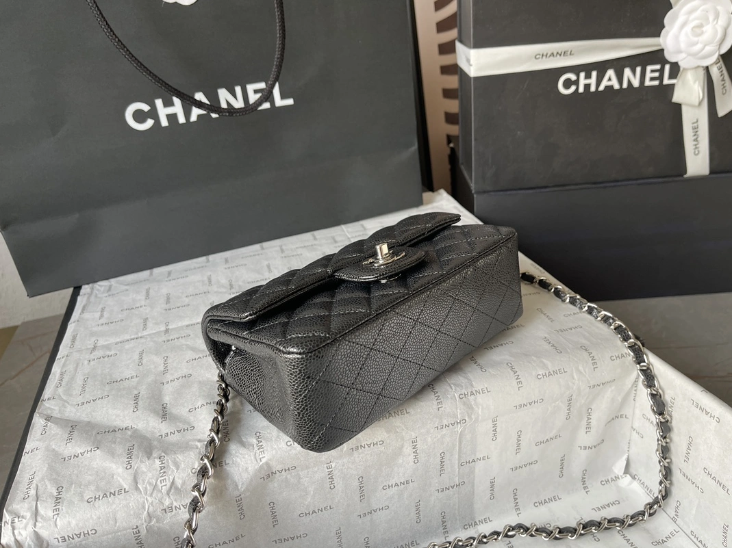 Chanel AAA Quality Messenger Bags For Women Resilient 6177