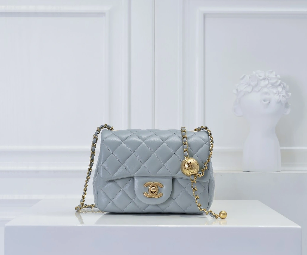 Chanel AAA Quality Messenger Bags For Women Sleek 2161
