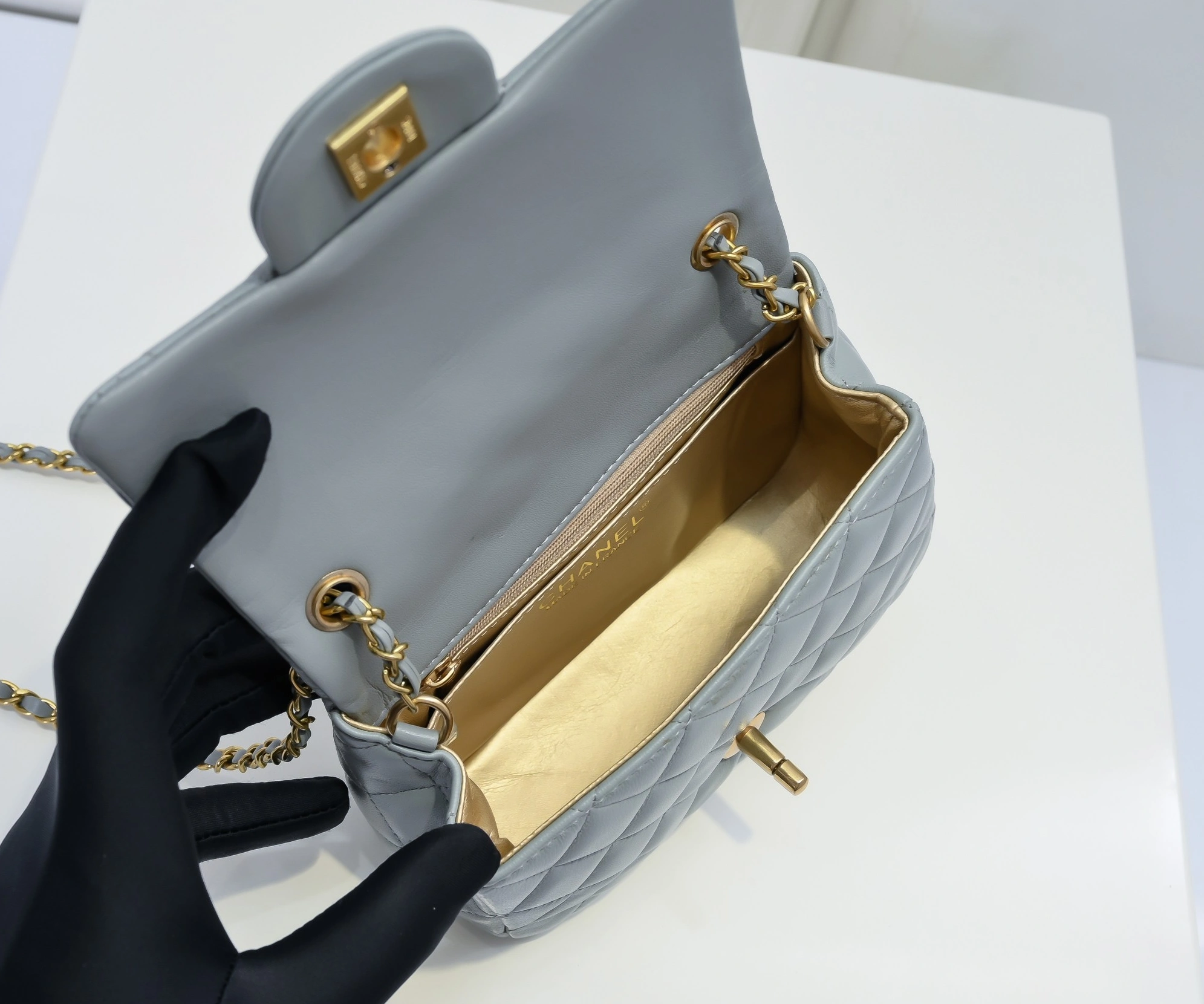Chanel AAA Quality Messenger Bags For Women Sleek 2161