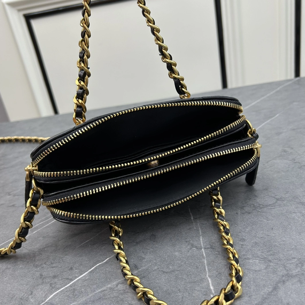 Chanel AAA Quality Messenger Bags For Women Sleek 4085