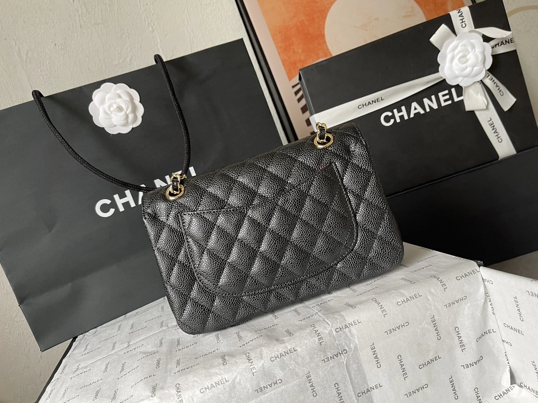 Chanel AAA Quality Messenger Bags For Women Sleek 6946