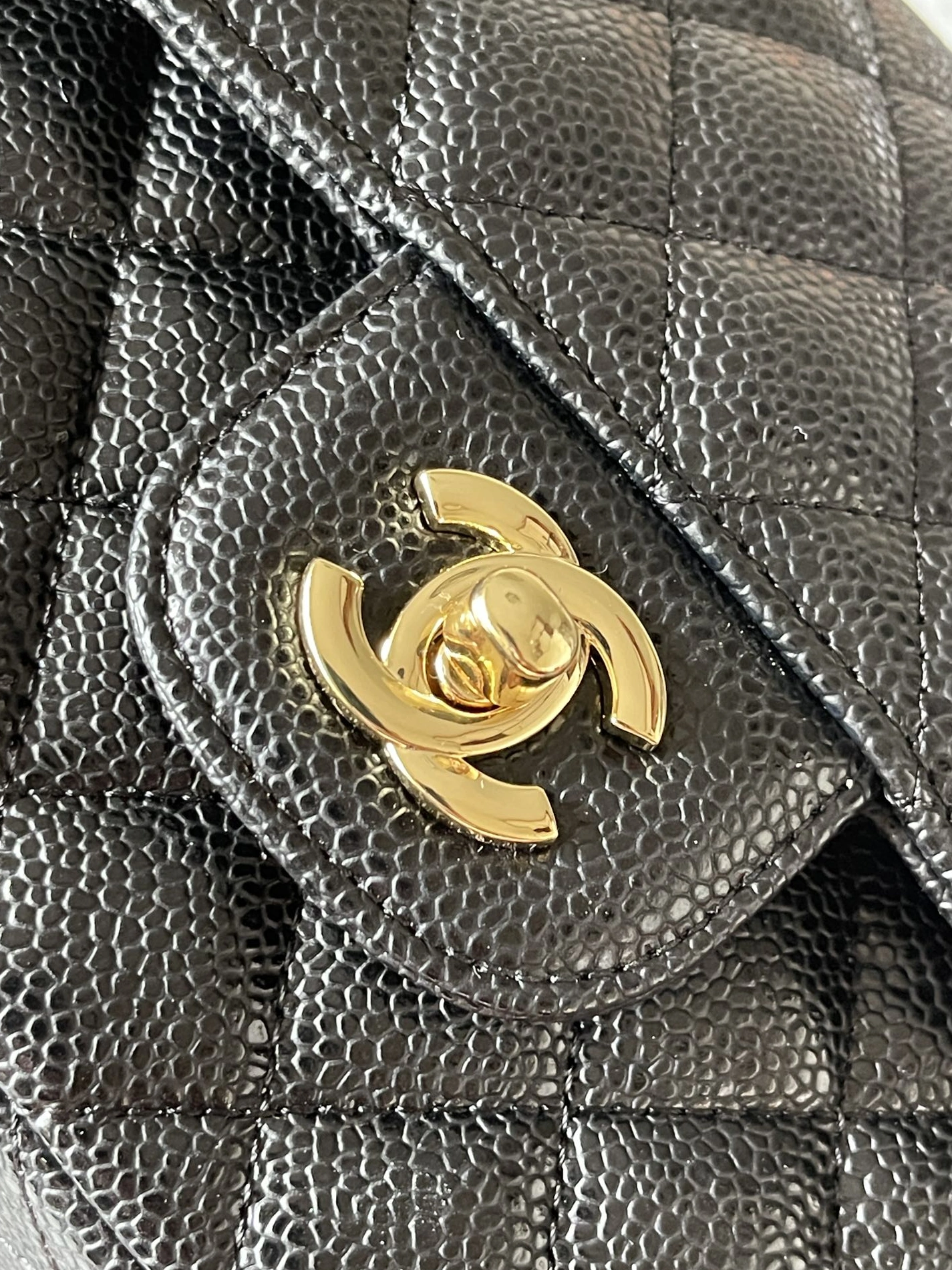 Chanel AAA Quality Messenger Bags For Women Sleek 6946