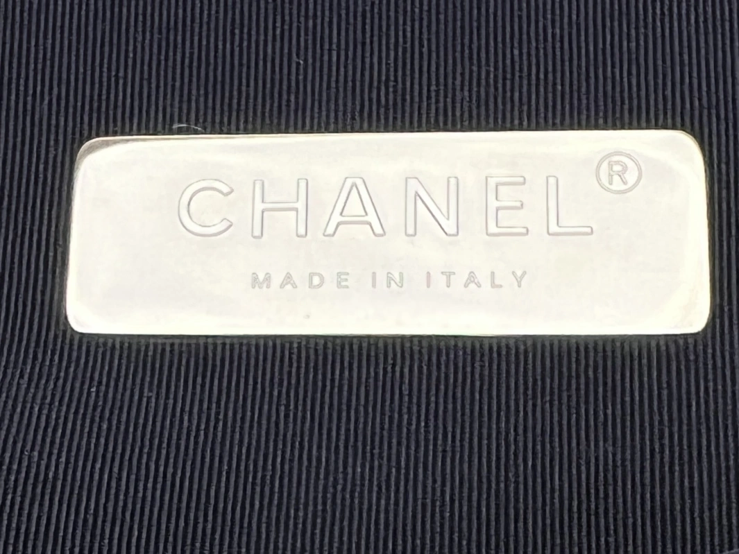 Chanel AAA Quality Messenger Bags For Women Sleek 8536