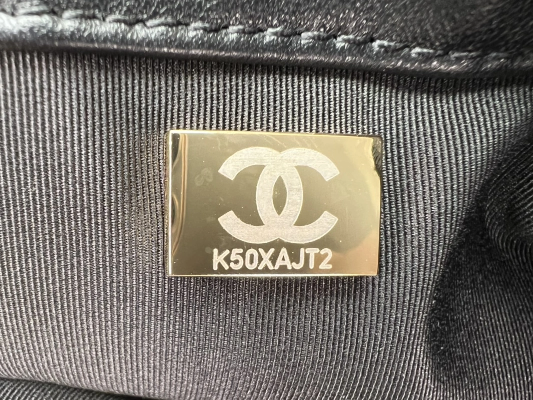 Chanel AAA Quality Messenger Bags For Women Sleek 8536