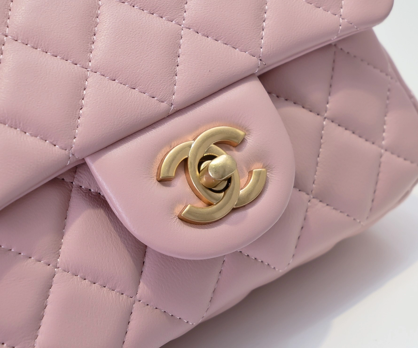 Chanel AAA Quality Messenger Bags For Women SmartChoice 9708