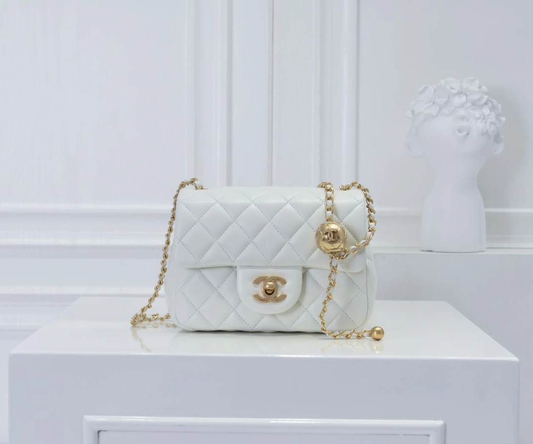 Chanel AAA Quality Messenger Bags For Women Sophisticated 102