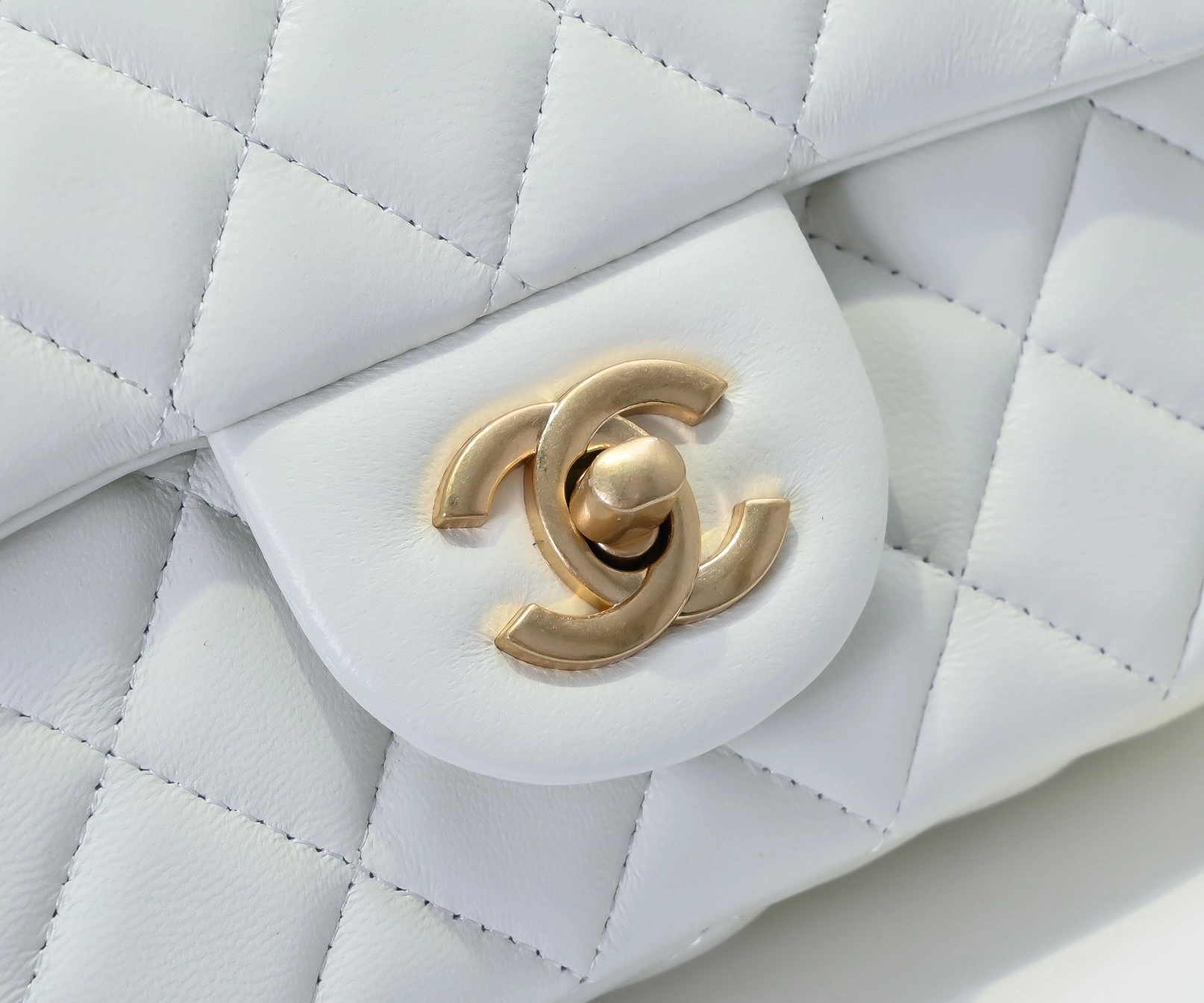 Chanel AAA Quality Messenger Bags For Women Sophisticated 102