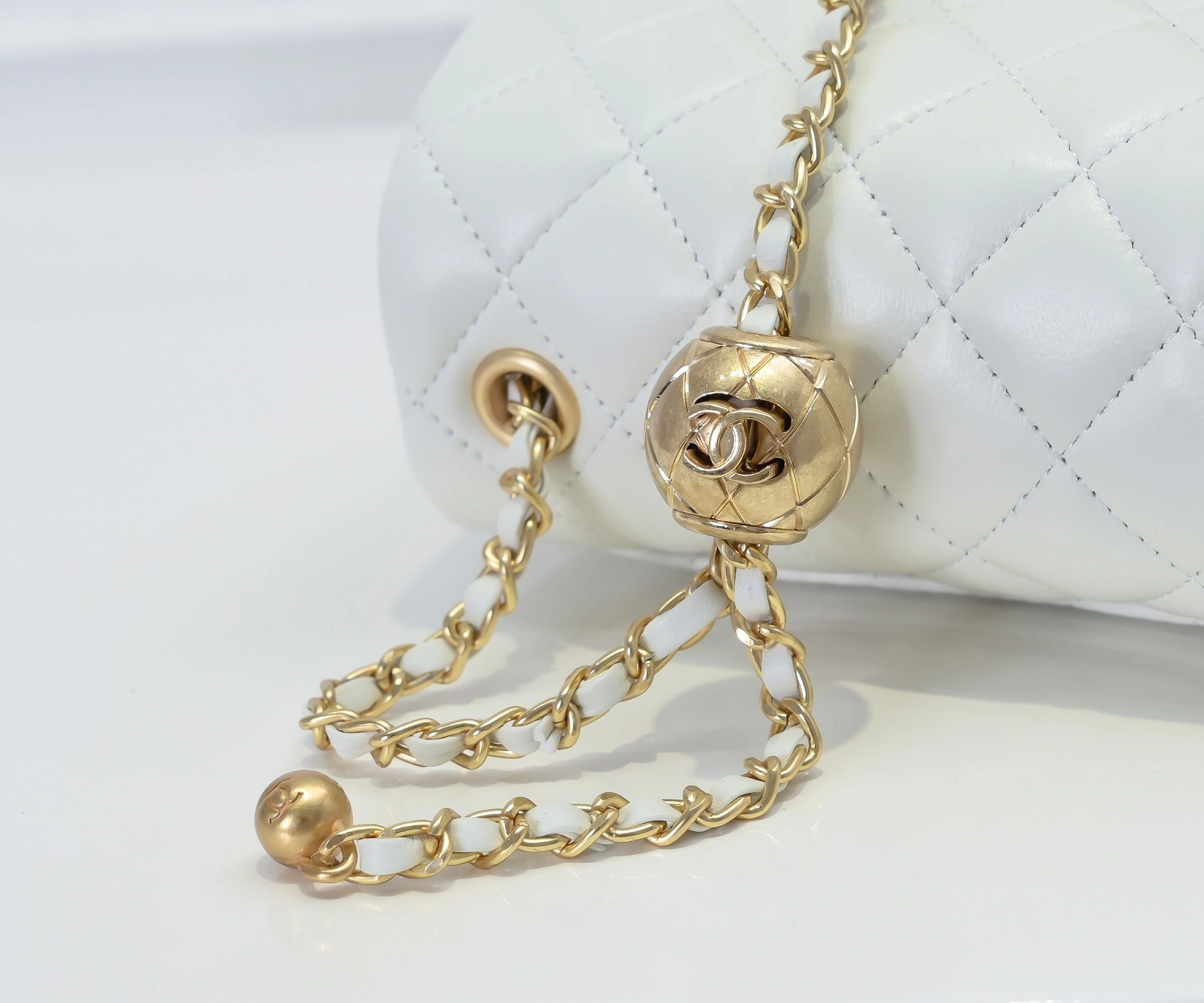 Chanel AAA Quality Messenger Bags For Women Sophisticated 102