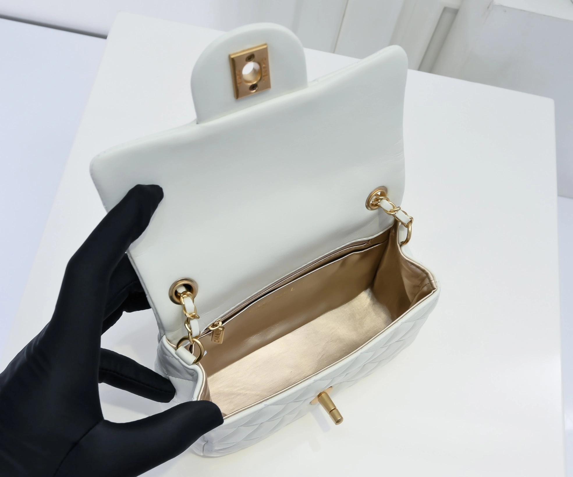 Chanel AAA Quality Messenger Bags For Women Sophisticated 102