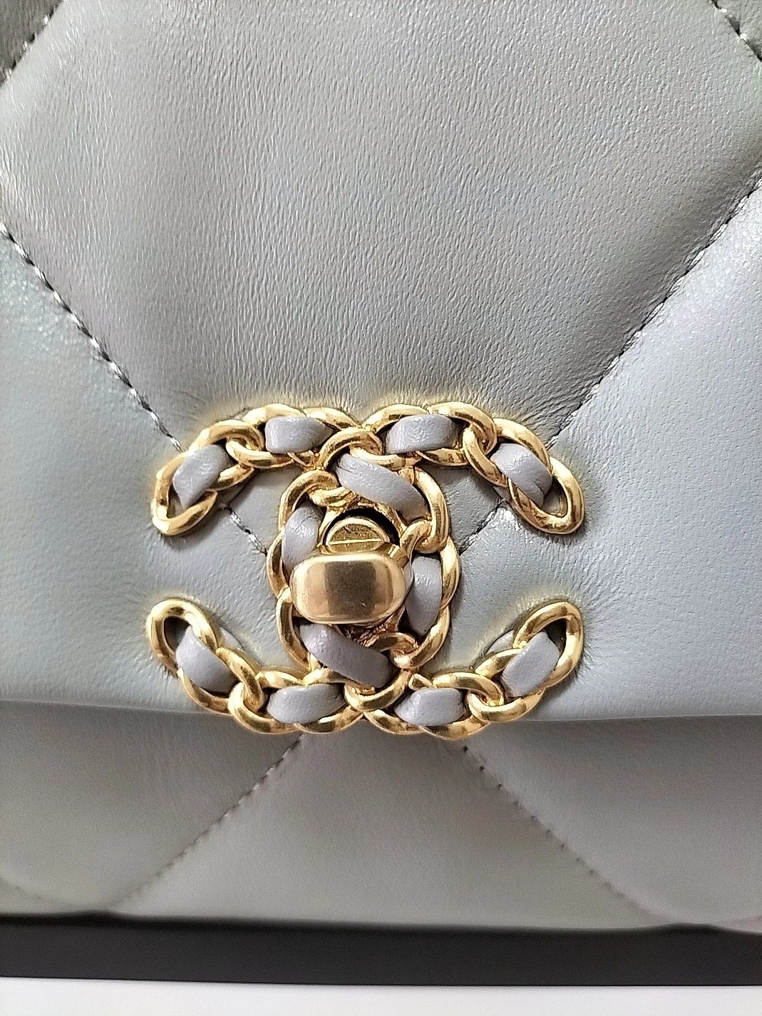 Chanel AAA Quality Messenger Bags For Women StreetReady 1840