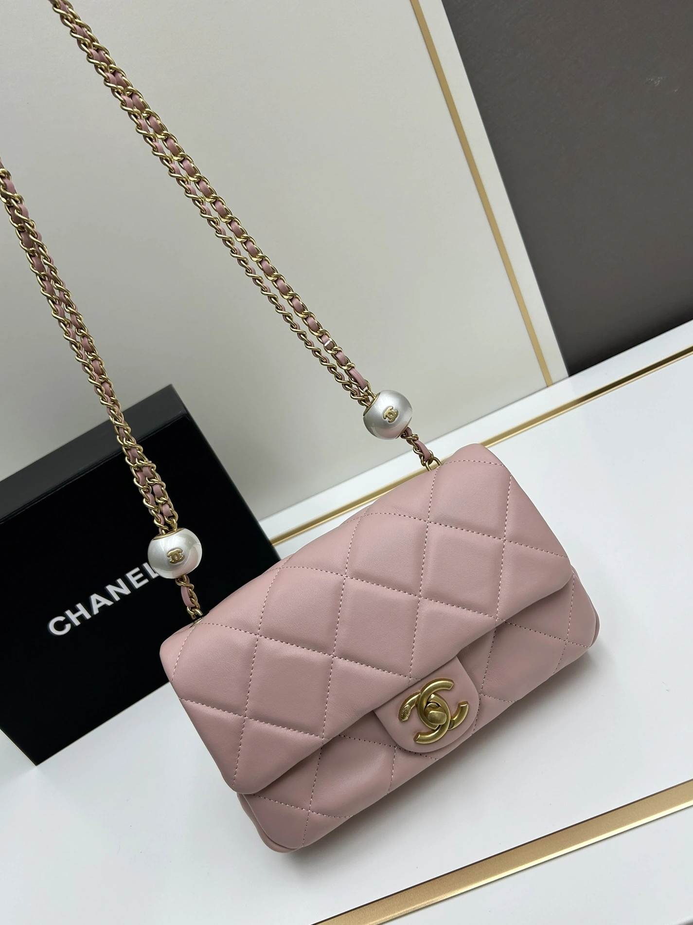 Chanel AAA Quality Messenger Bags For Women StreetReady 7460