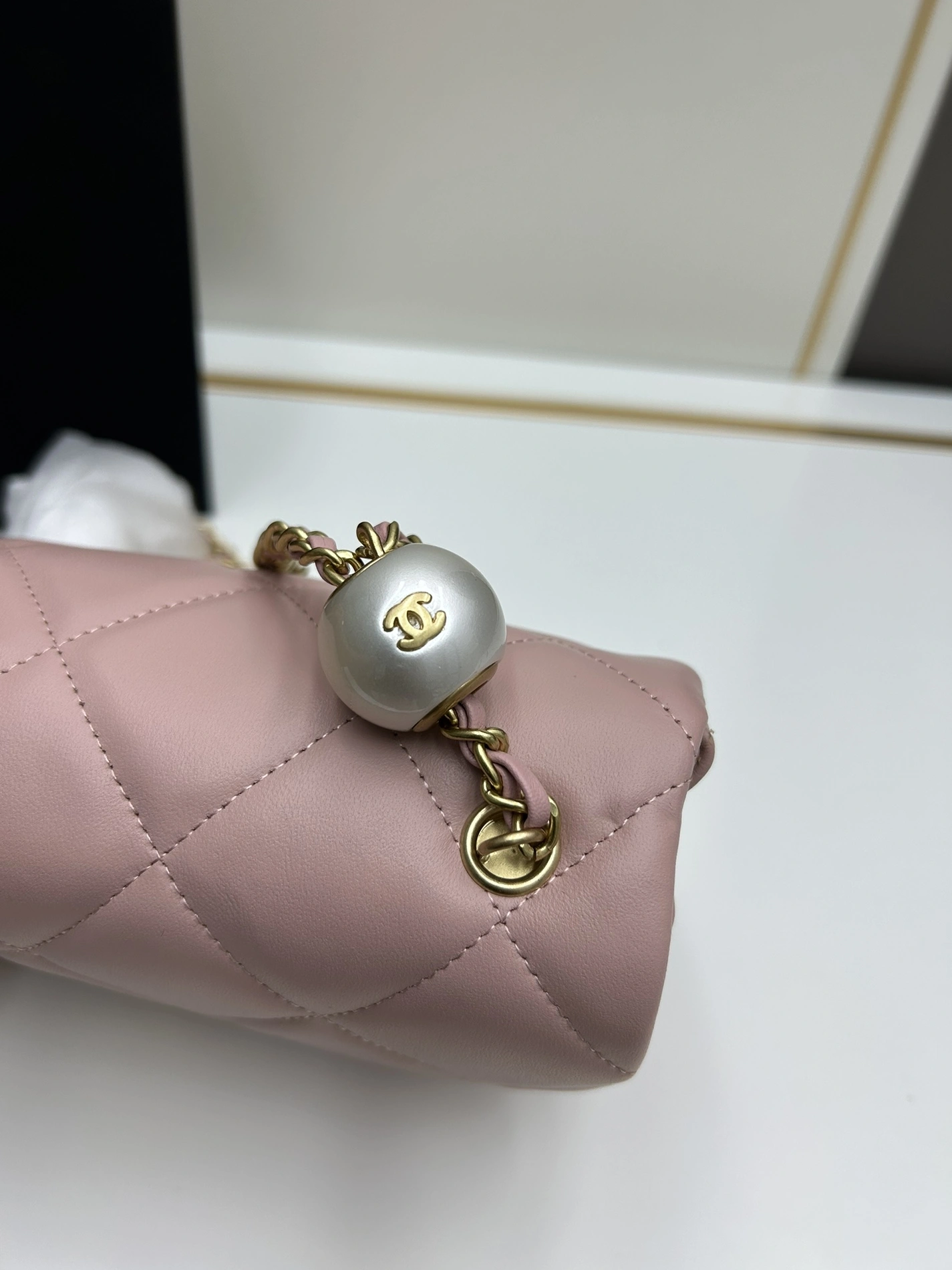 Chanel AAA Quality Messenger Bags For Women StreetReady 7460