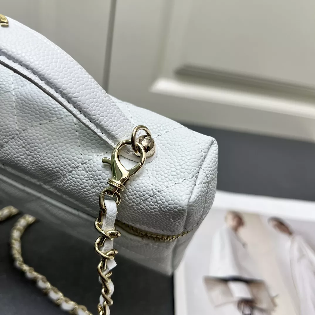 Chanel AAA Quality Messenger Bags For Women TopPick 9650