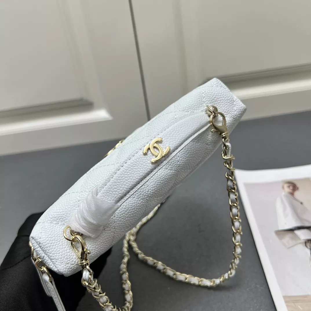 Chanel AAA Quality Messenger Bags For Women TopPick 9650