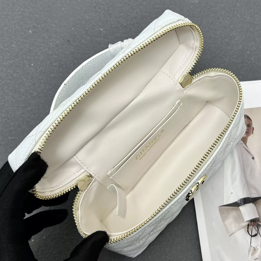 Chanel AAA Quality Messenger Bags For Women TopPick 9650