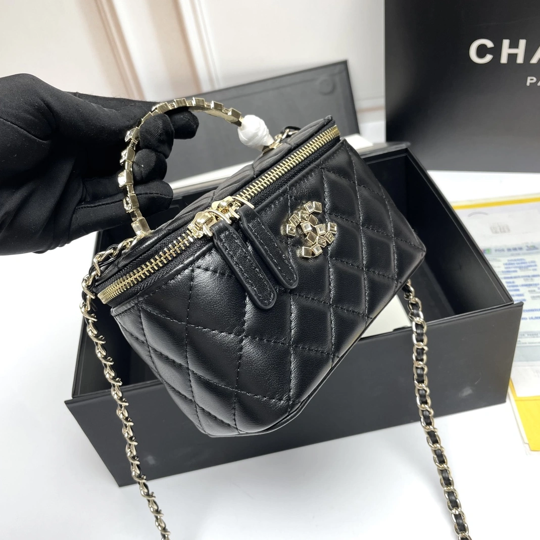 Chanel AAA Quality Messenger Bags For Women Trendsetting 5916