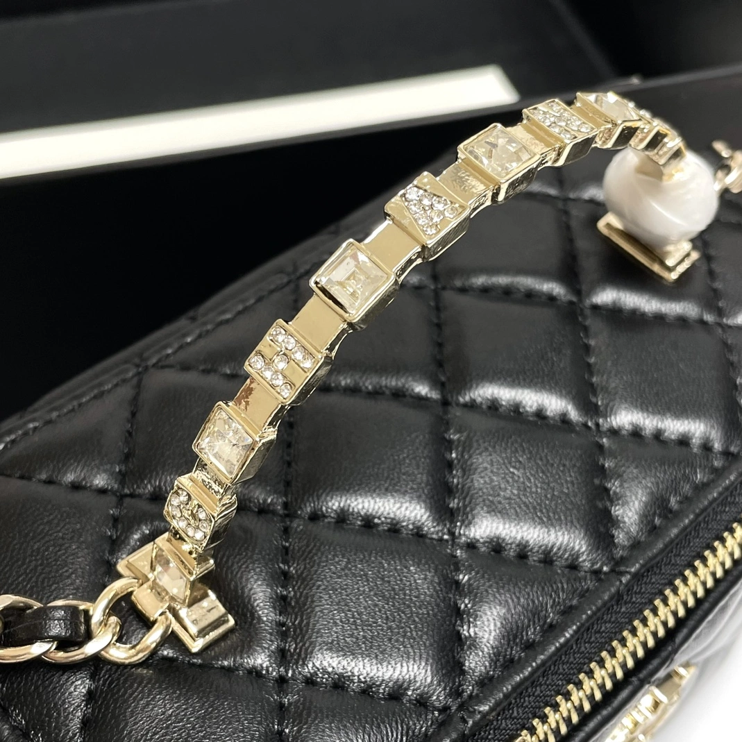 Chanel AAA Quality Messenger Bags For Women Trendsetting 5916