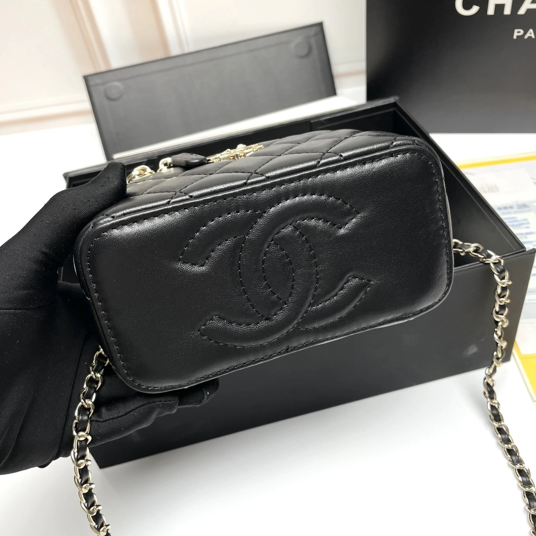 Chanel AAA Quality Messenger Bags For Women Trendsetting 5916