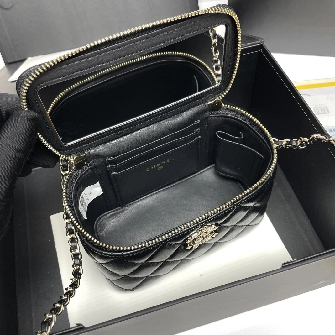 Chanel AAA Quality Messenger Bags For Women Trendsetting 5916