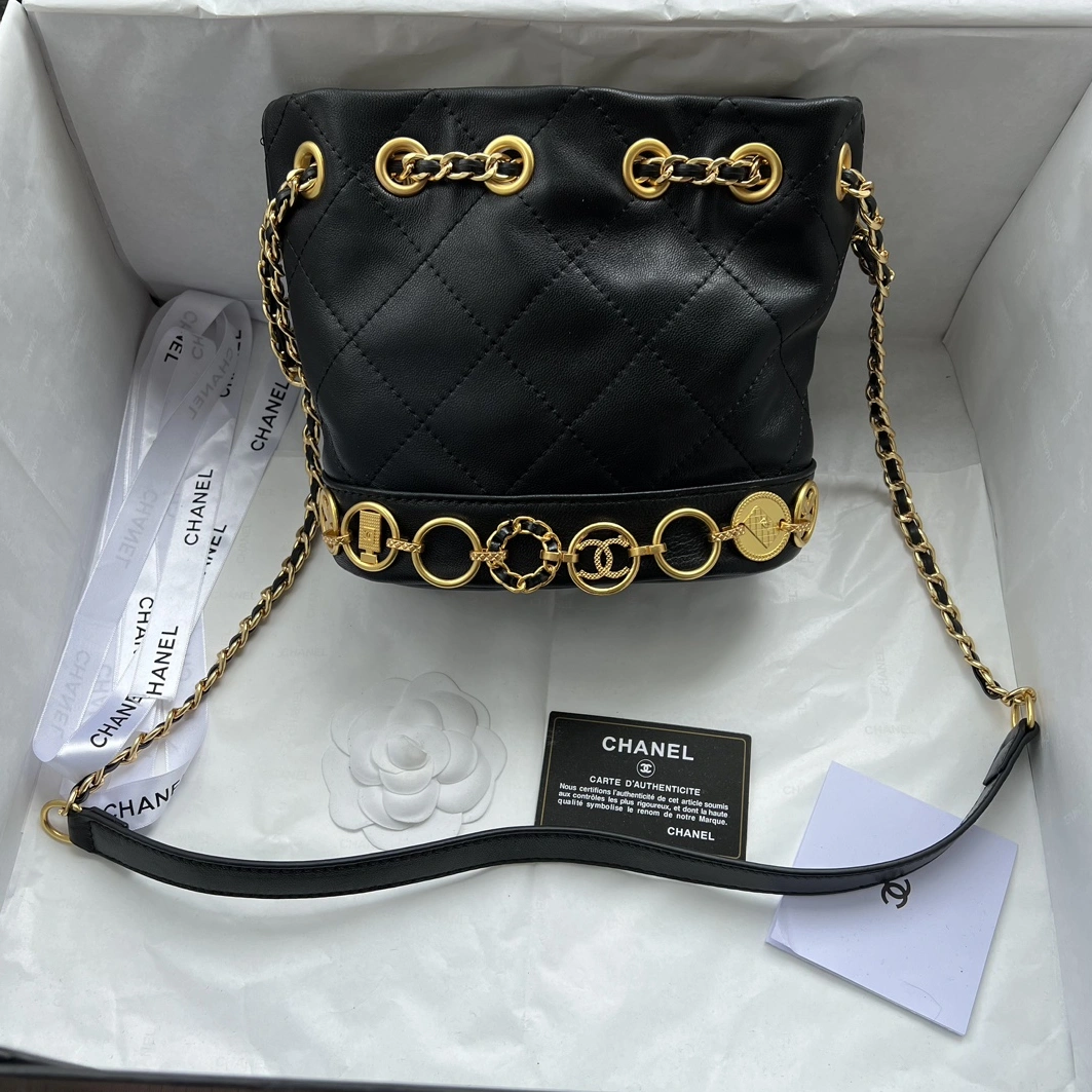Chanel AAA Quality Messenger Bags For Women Trendsetting 978