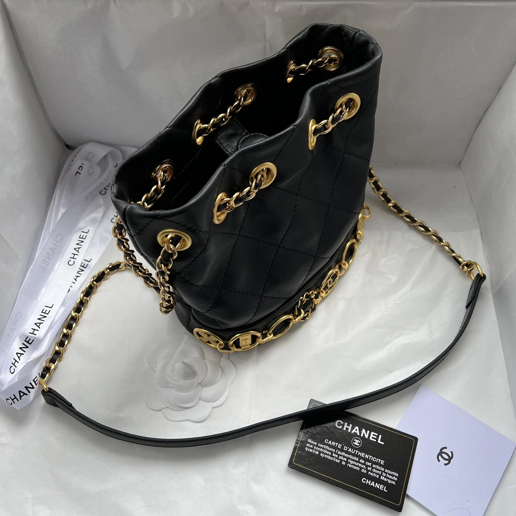 Chanel AAA Quality Messenger Bags For Women Trendsetting 978