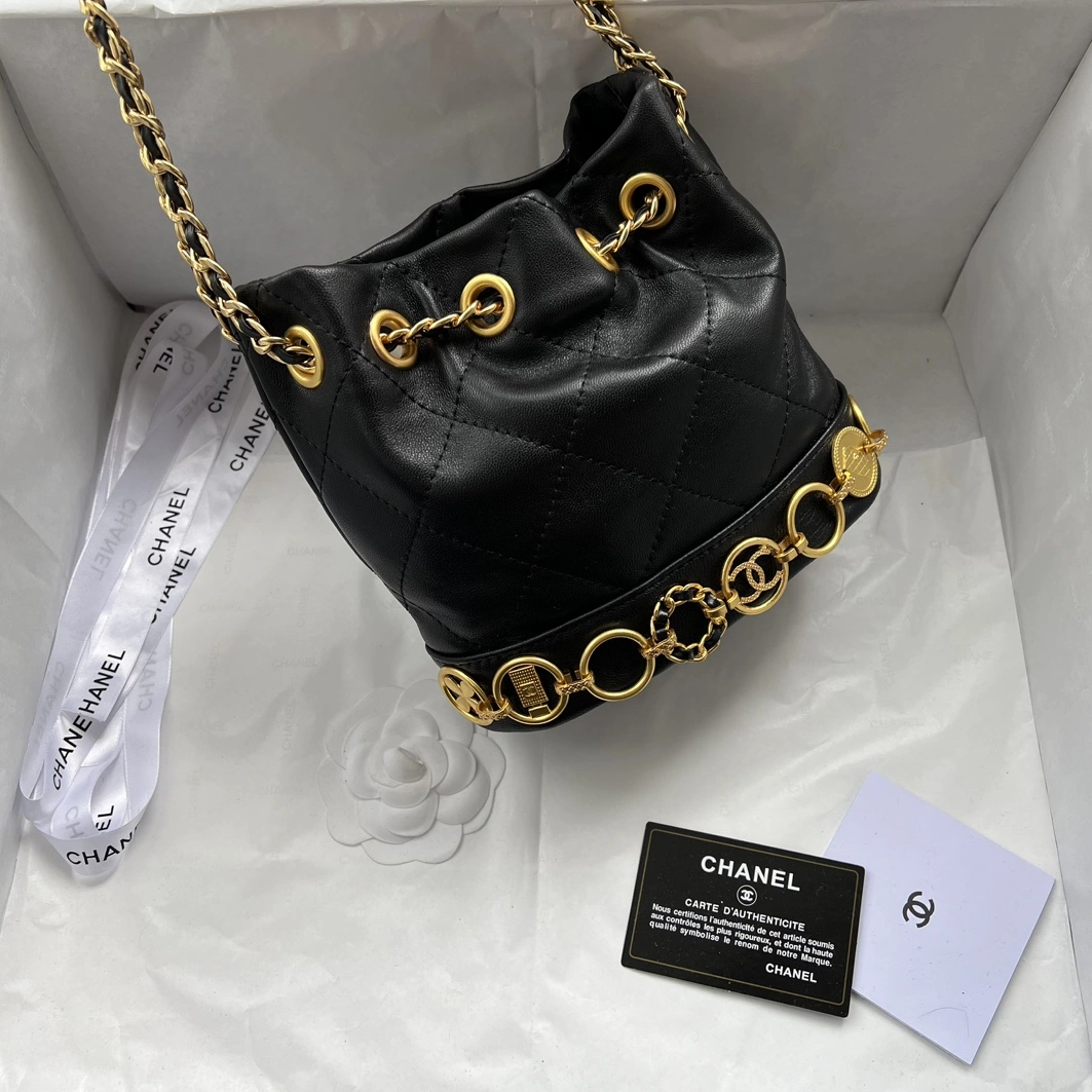 Chanel AAA Quality Messenger Bags For Women Trendsetting 978