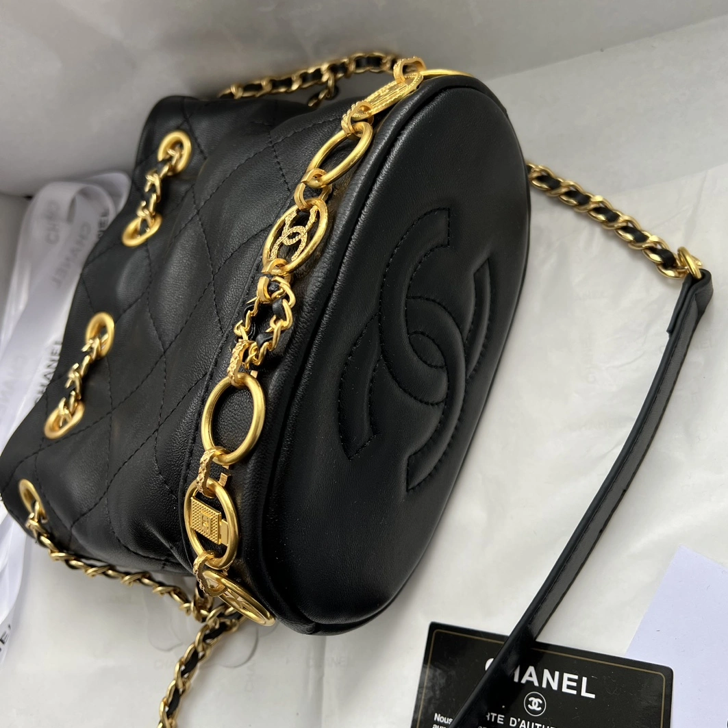 Chanel AAA Quality Messenger Bags For Women Trendsetting 978