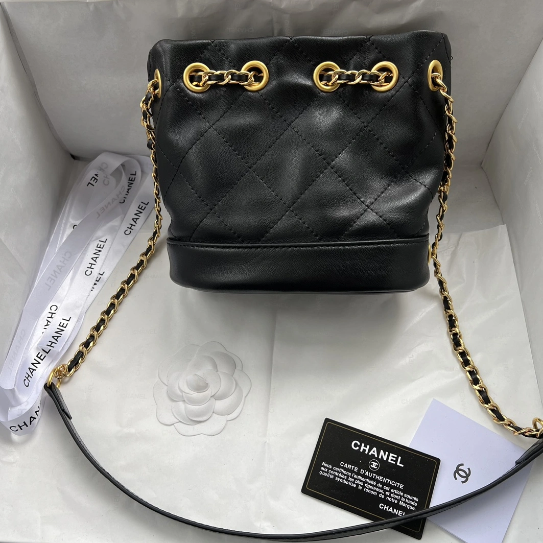 Chanel AAA Quality Messenger Bags For Women Trendsetting 978