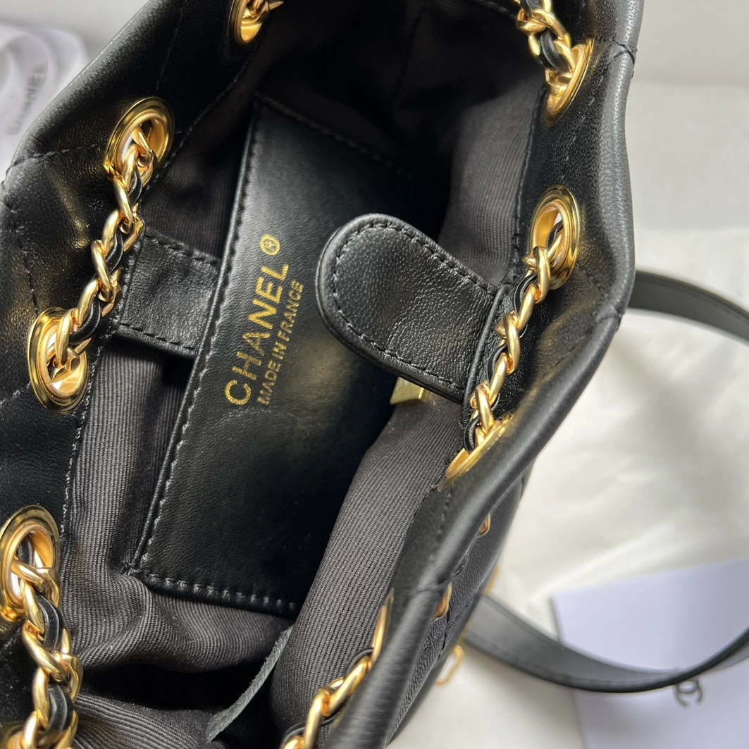 Chanel AAA Quality Messenger Bags For Women Trendsetting 978