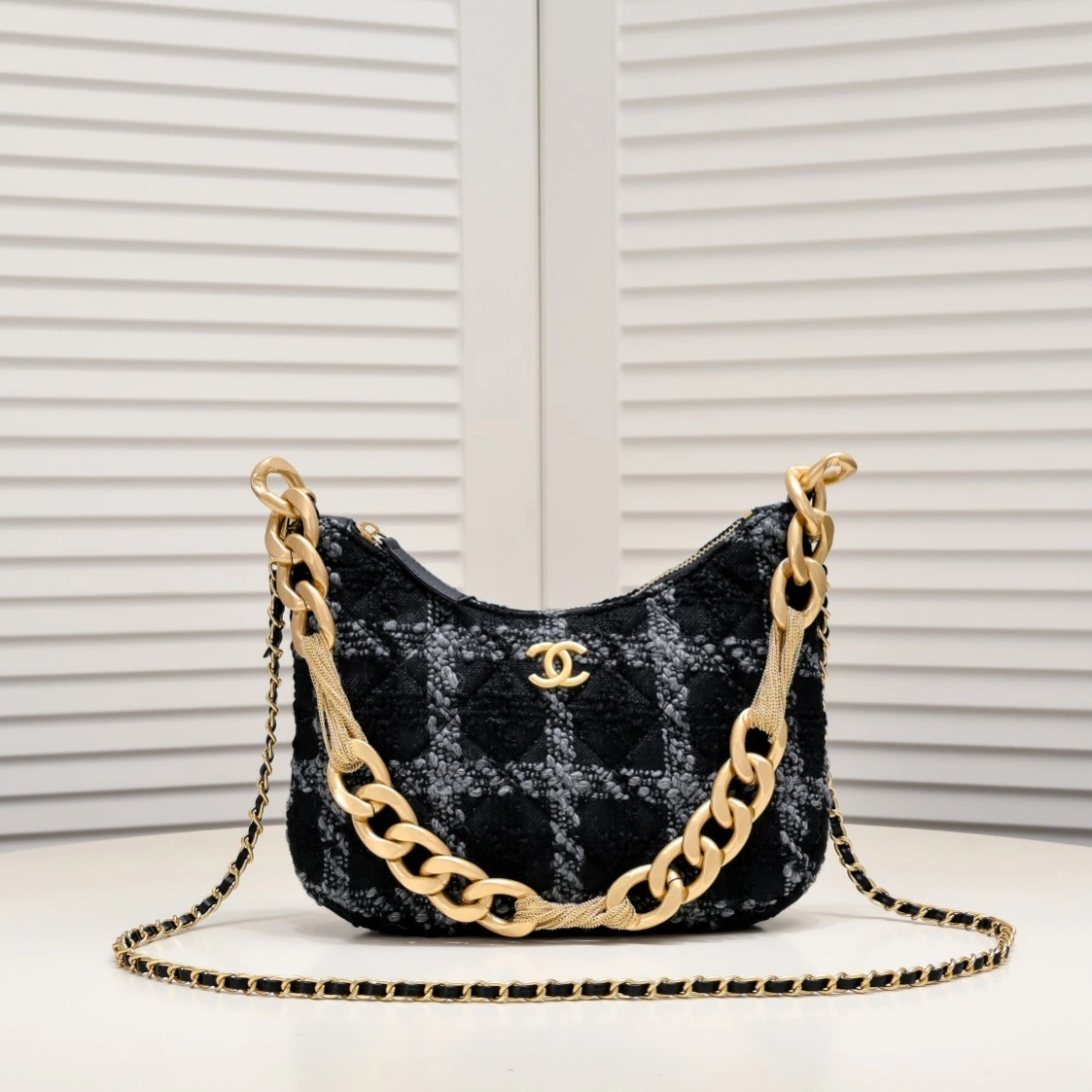 Chanel AAA Quality Messenger Bags For Women Trendy 1636