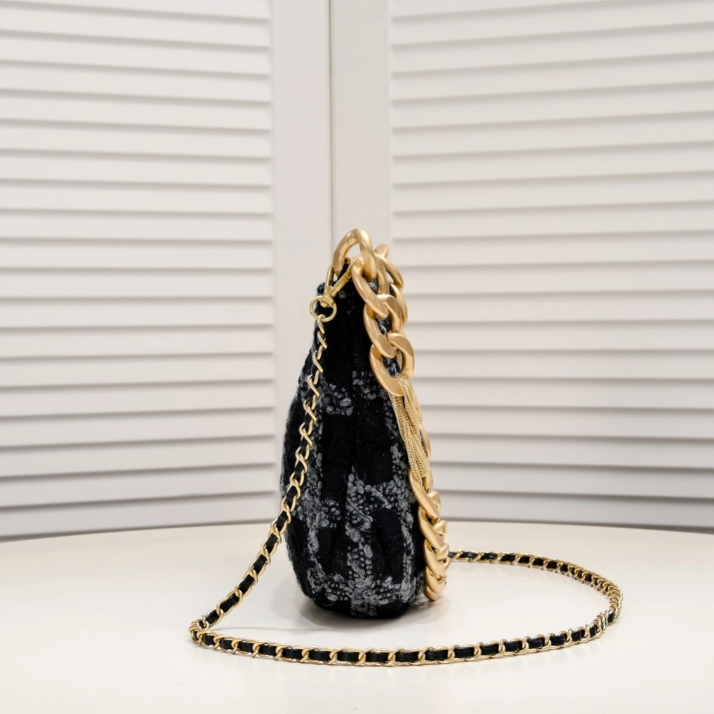 Chanel AAA Quality Messenger Bags For Women Trendy 1636